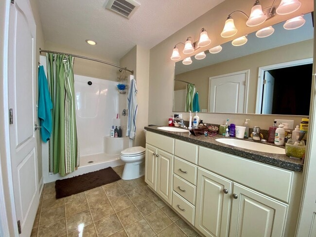 Building Photo - Available for the 2026-2027 lease term.