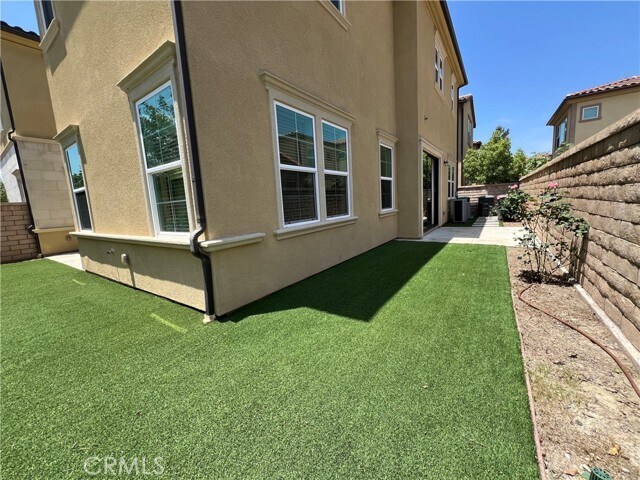 Building Photo - 5 Zion Dr