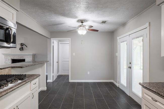 Building Photo - 809 Newport Blvd