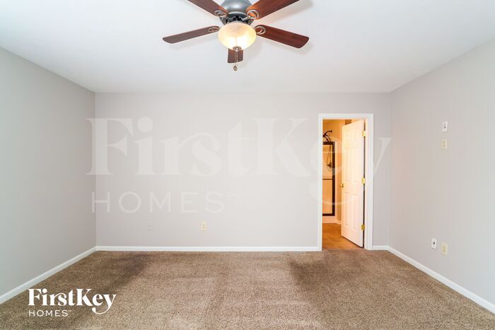 Building Photo - 5921 Sable Dr