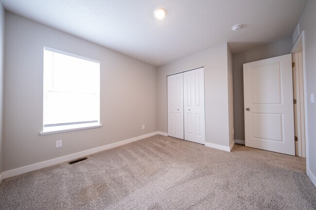 Building Photo - 5109 Mustang Dr