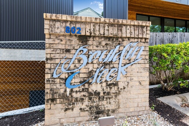 Building Photo - MOVE-IN TODAY: Updated 3 BR / 2.5 BA in S Austin - Walkable Location - W/D Included