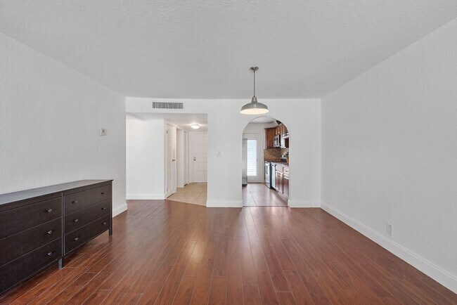 Building Photo - 6260 S Falls Cir Dr