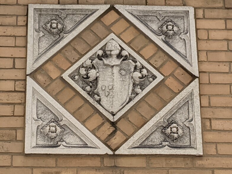 Building Photo - 6449 N Hoyne Ave