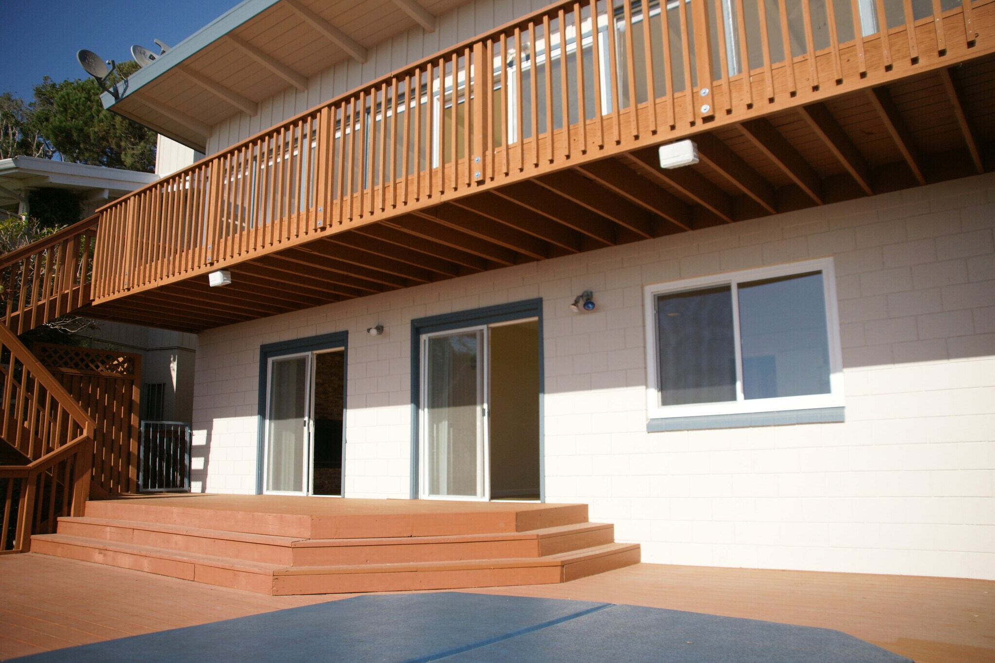 Building Photo - 220 Shoreview Dr