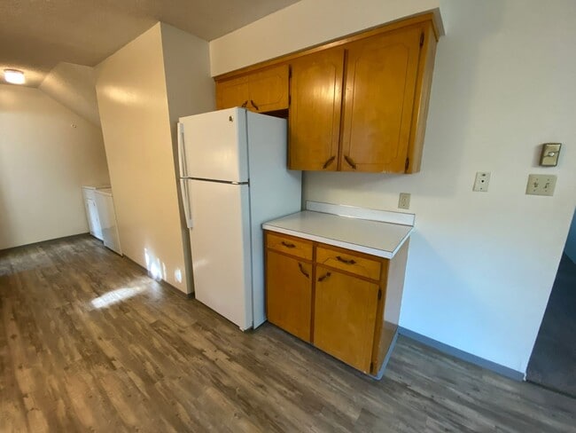 Building Photo - Spacious 3 Bedroom 1.5 Bath Duplex