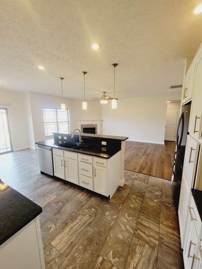 Building Photo - Bent Tree Subdivision - 4 Bedrooms w/ 3 Car Garage