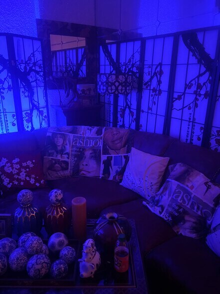 Building Photo - 1131 Lakeshore Dr