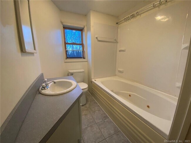 Building Photo - 247 Felt Rd