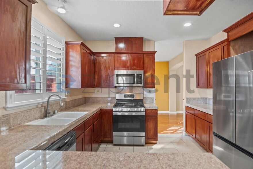 Building Photo - 25 Zion Ct