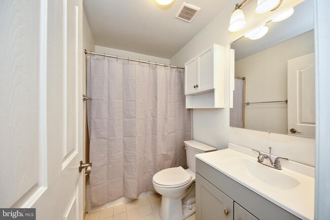 Building Photo - 580 Callander Way