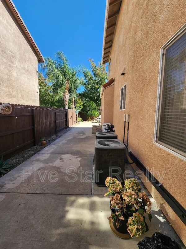 Building Photo - 2489 De Beers Ct