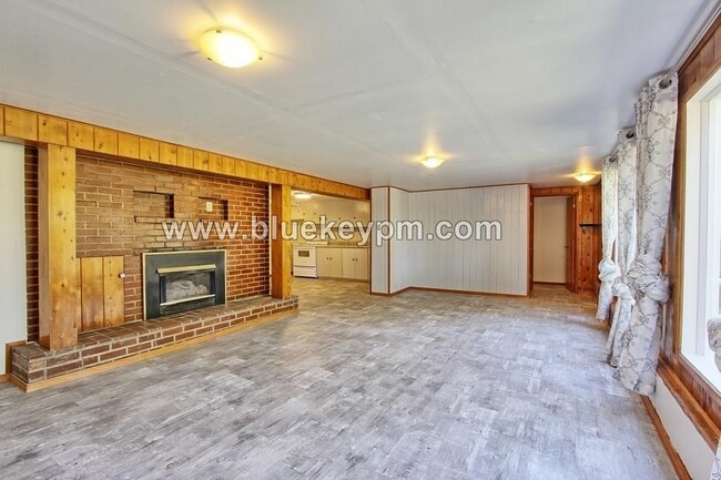 Building Photo - Spacious  3 Bed, 1 Bath  Daylight Basement Apartment in Markham