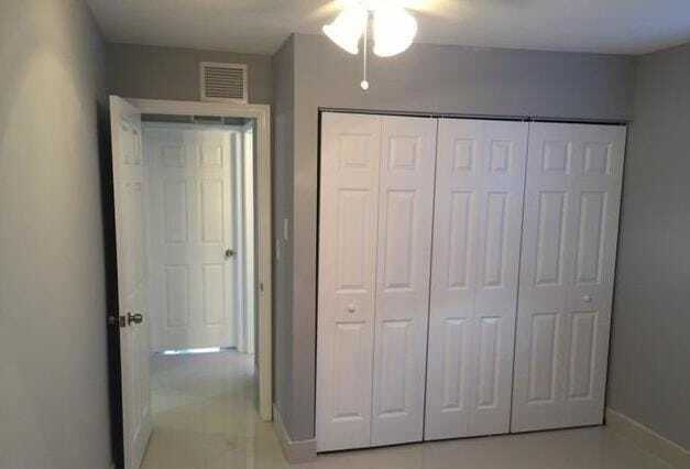 Building Photo - 704 NE 23rd Ave