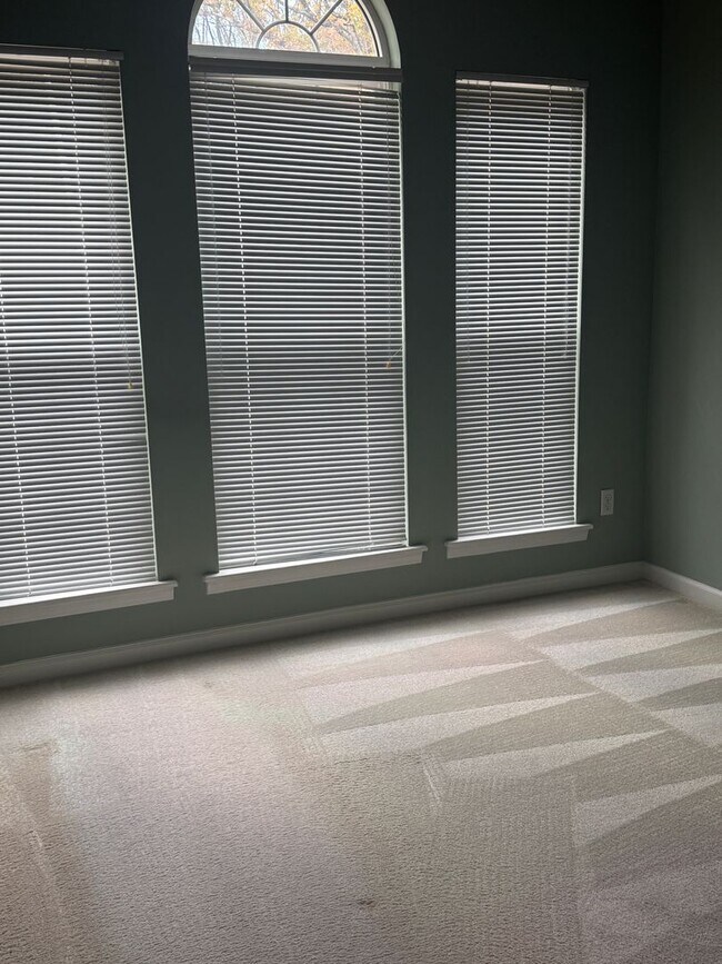 Building Photo - 3 Bedroom, 2 Bathroom - Florence, AL * Forest Hills Community *