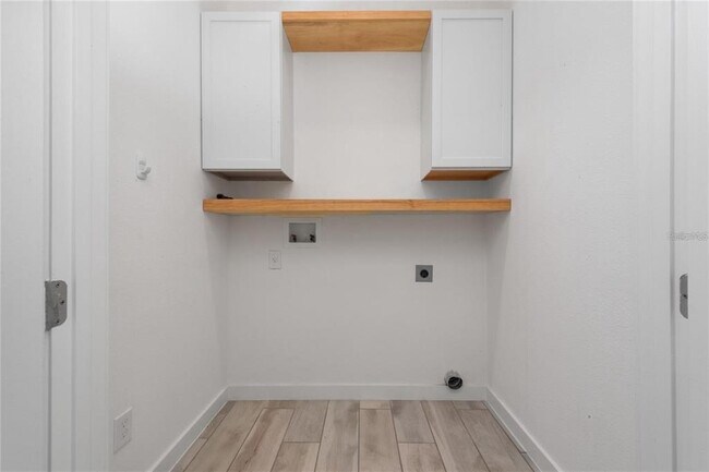 Building Photo - 8664 Dubochet St
