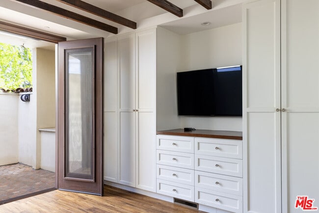 Building Photo - 501 Pier Ave