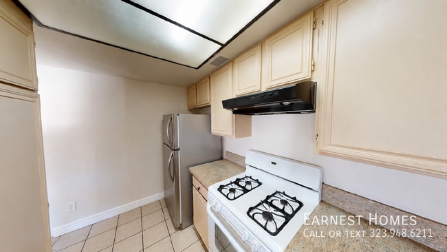Building Photo - 14401 Plummer St