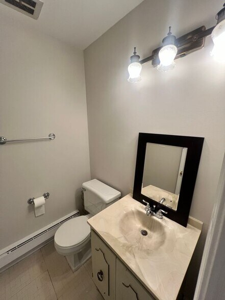 Building Photo - 516 Meadow Hall Dr
