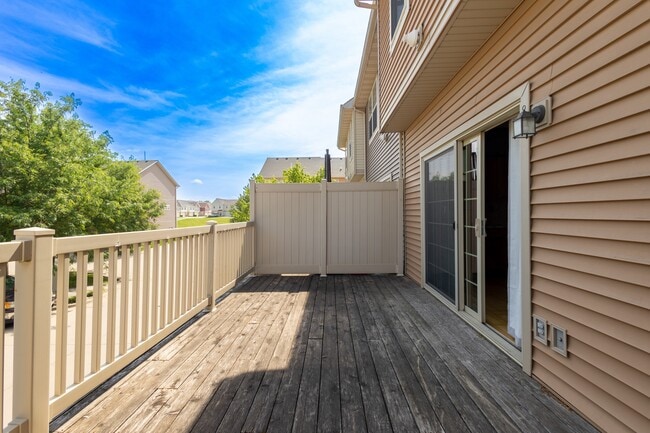 Building Photo - 3600 SE Glenstone Dr