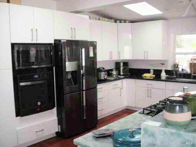 Building Photo - 5148 Paradise Dr
