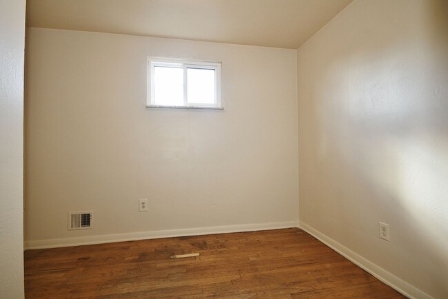 Building Photo - 3 Bedroom Home in Duquesne Available Now! ...