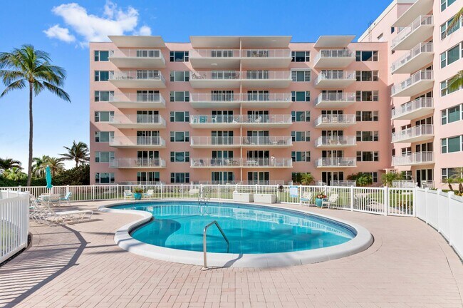 Building Photo - 2921 S Ocean Blvd