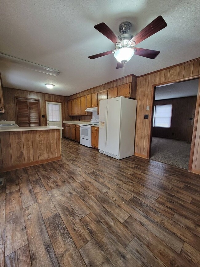 Building Photo - Ready to Move in