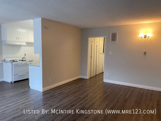 Building Photo - Lovely 2BD 2BA Unit in Canoga Park