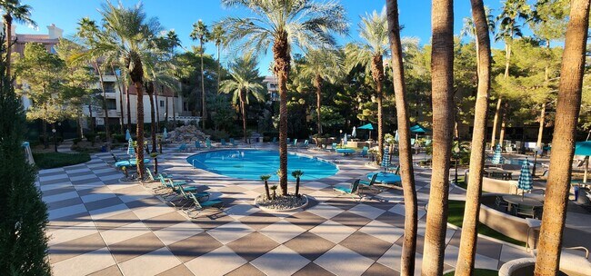 Building Photo - Fully furnished-full Sphere view