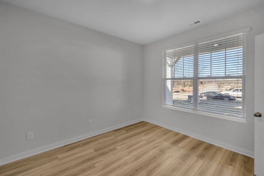 Building Photo - 361 Euclid Dr