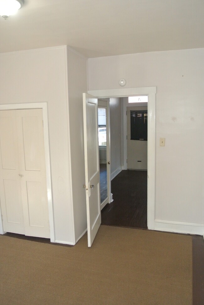 Building Photo - 328 High Street
