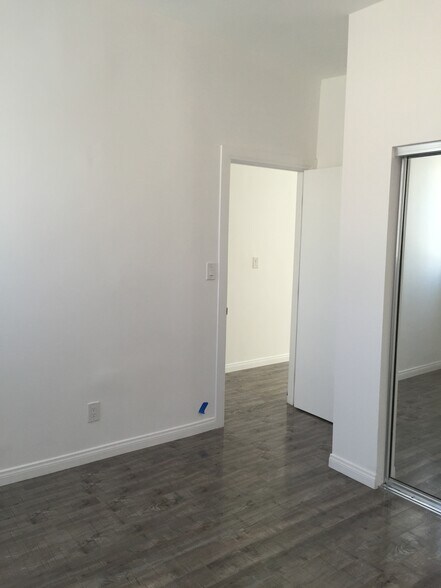 Building Photo - 4870 W Adams Blvd