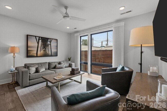 Building Photo - 1207 Minter Pl