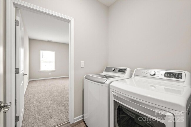 Building Photo - 5613 Amelia Ln