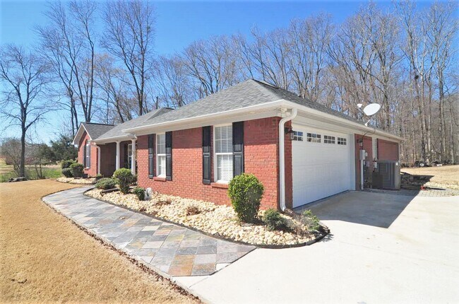 Building Photo - Updated Stunner