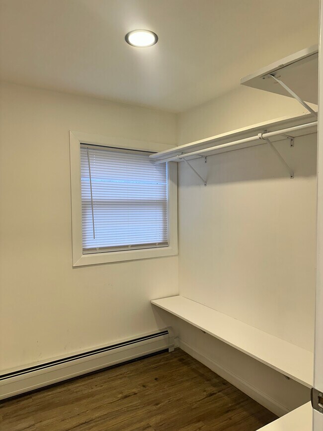 Building Photo - 5 Ashford St