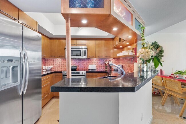 Building Photo - 1800 Sunset Harbour Dr