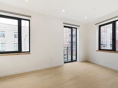 Building Photo - 87 Oxford St