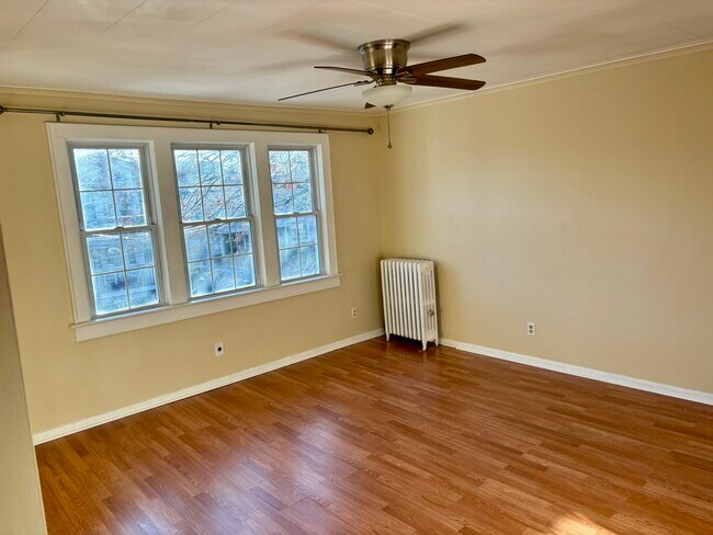 Primary Photo - 13 Catlin Ave