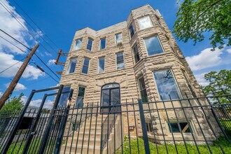 Building Photo - 317 S Homan Ave