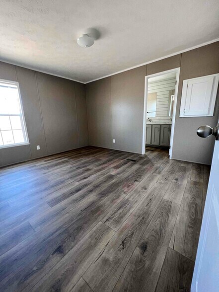 Building Photo - 14531 W Belmont Dr