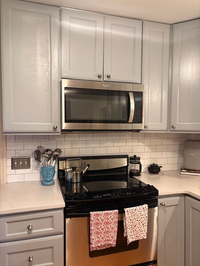Building Photo - Beautiful 3-bed, 2-bath Ranch in South Dur...