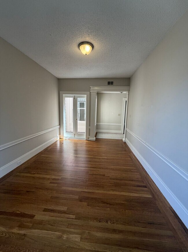 Building Photo - 2649