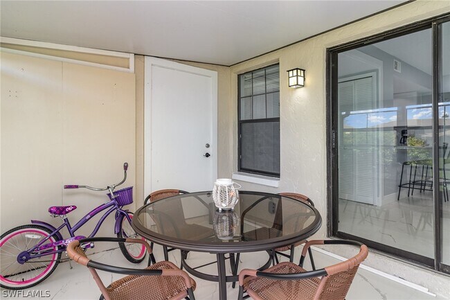 Building Photo - 146 Clyburn Way W