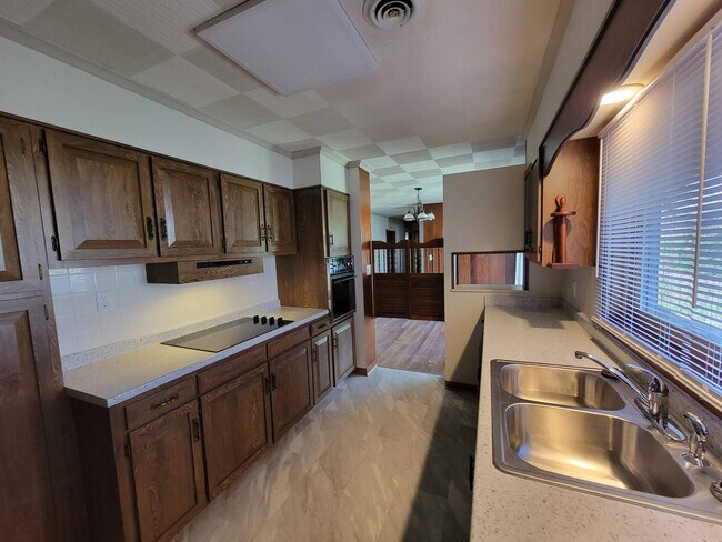 Building Photo - 477 Civitan St