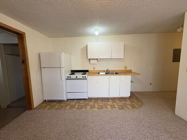 Building Photo - $850 | 1 Bedroom, 1 Bathroom Apartment | Pet Friendly | Available for an Immediate Move In!