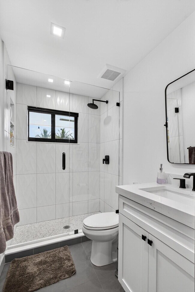 Building Photo - 12 Leeward Cir