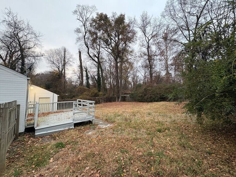 Building Photo - 1702 J Ave