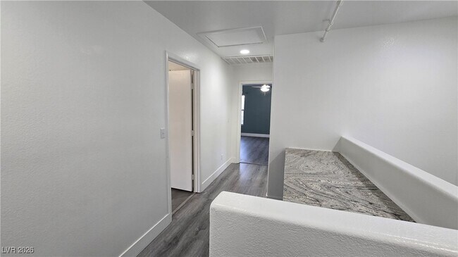 Building Photo - 5205 El Castano Ave